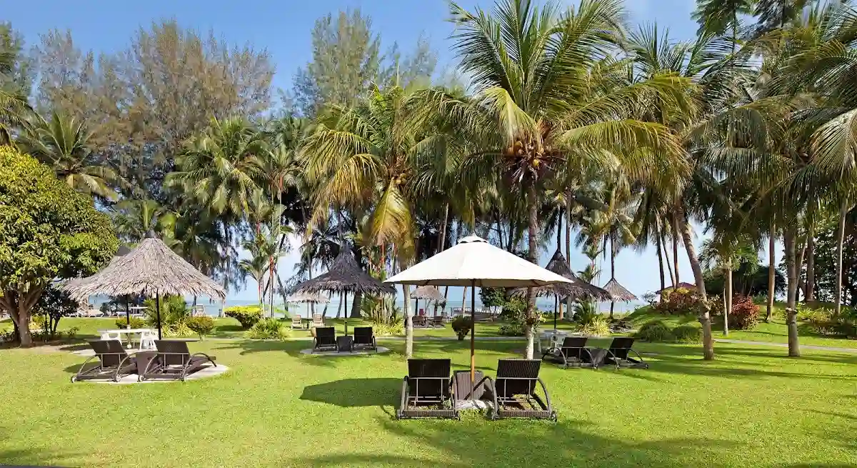 Top 10 Luxury Hotels in Penang 2026 4 Bayview Beach Resort Batu Ferringhi Penang beachfront pool