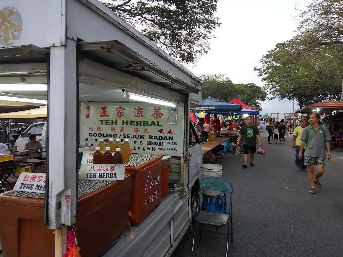 Top 10 Night Markets in Ipoh 2026 4 Pasar Malam Gunung Rapat Ipoh Monday night market Taman Ipoh Jaya