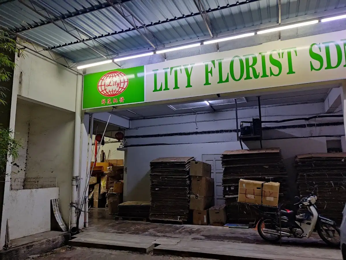 Top 10 Florists in Penang 2026 4 Lity Florist Macallum Street Penang flower stand and bouquet