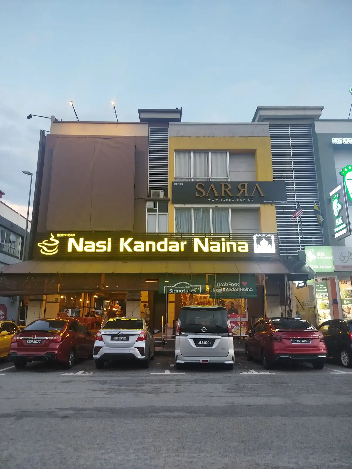 Top 10 Nasi Kandar in Ipoh 2026 6 Nasi Kandar Naina Ipoh Meru Bestari naan cheese curry